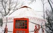 Une fille de Pékin construire une yourte à Pékin comme sa page d’accueil