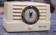 Re-nouveau un vintage radio et restaurer son éclat. 