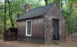 Cabane de Thoreau au loin-grille Design moins 1000 $