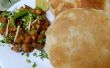 Pois chiches épicés Chole Bhature - Delicious et pain frit et soufflé plat