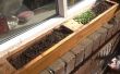 Planteur de fenêtre issu d’anciennes palettes. jardin d’herbe filon-couche de fenêtre