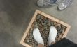 Masseur de pieds d’acupression à l’aide de pierres de rivière et 2 x 4