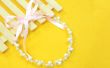 Bijoux de mariée sur l’apport d’un collier de perles de mariage avec ruban