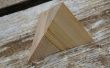 Deux pièces de Puzzle de la pyramide en bois