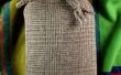 Waterbottle chaude belle couverture d’une vieille écharpe en laine