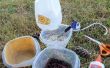 Construire une mangeoire à oiseaux hors un pichet de lait recyclés