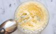 Comment la crème beurre et le sucre (à la main ou avec un mélangeur)
