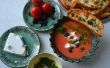 Soupe froide de pastèque & tomate avec fromage de brebis, olives et cerfeuil