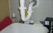 Débouchage d’évier de salle de bains sans produits chimiques