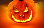 Halloween Laser Orange gravé dans une citrouille Mini rougeoyante