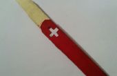 Faire un bon Swiss Army couteau avec Popsicle Sticks (taille normale). 
