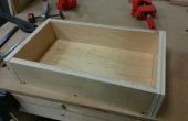 Faire une petite boîte à outils du bois récupéré. 