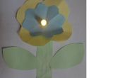 Carte postale en vertu de la LED fleur pour les enfants. 