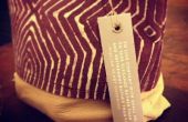 La main Batik Textiles avec un gabarit de vinyle