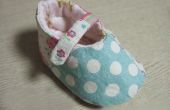 Chaussures de bébé à la main de lacet simple