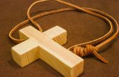 Collier croix en bois (pour le costume de moine)
