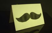 Carte de moustache (faite avec presse de timbre de mousse). 