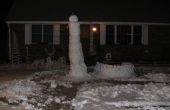 Mât totémique du bonhomme de neige 8 pieds w / fort chien et la neige
