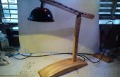 Lampe de bureau issu de régénéré pliante chaise en bois avec le crâne