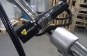 Facile Cheap/free Bicycle Flashlight monter