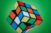 L’étape finale de résoudre un Rubik Cube