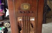1937 radio upcycled armoire dans un minibar allumé ! 