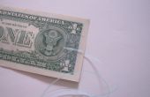 Billet d’un dollar sur une chaîne