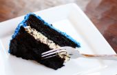 Gâteau d’anniversaire Cookie Monster avec remplissage de pâte de Cookie