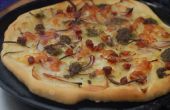 Pomme de terre, lardons et pizza croustillante oignon rouge