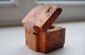 Boîte à bagues avec charnière en bois
