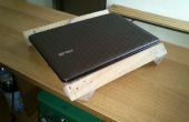 NetBook et laptop stand de matériaux de récupération (style militaire)