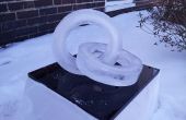 Monter un 'anneaux enchevêtrés"sculpture de glace