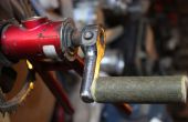 Upcycling morts et/ou ferraille bicyclettes - partie 1 - outils fait maison - ponceuse à main-propulsé