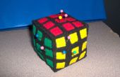 Coussin de style Rubik cube