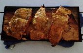 Grillé de saumon de cèdre bordée à clins avec glacis chaux-Jalapeno