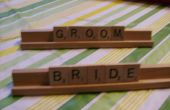 Scrabble des plaques signalétiques pour la mariée et le marié