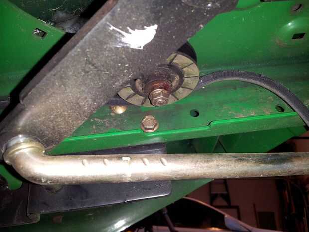 comment changer la courroie de traction sur un john deere lt155 Étape