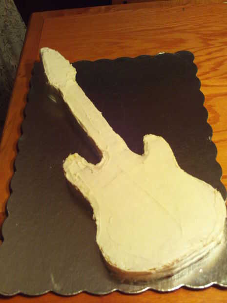 Gateau Guitare Electrique Etape 2 Decoupe Et Glacer Le Gateau Tubefr Com