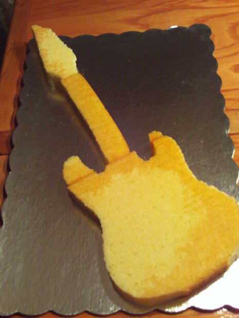 Gateau Guitare Electrique Etape 2 Decoupe Et Glacer Le Gateau Tubefr Com