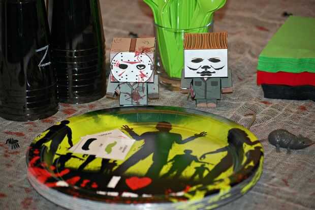 Zombie Soiree D Anniversaire Sur Le Theme De Film D Horreur Jeux Tubefr Com